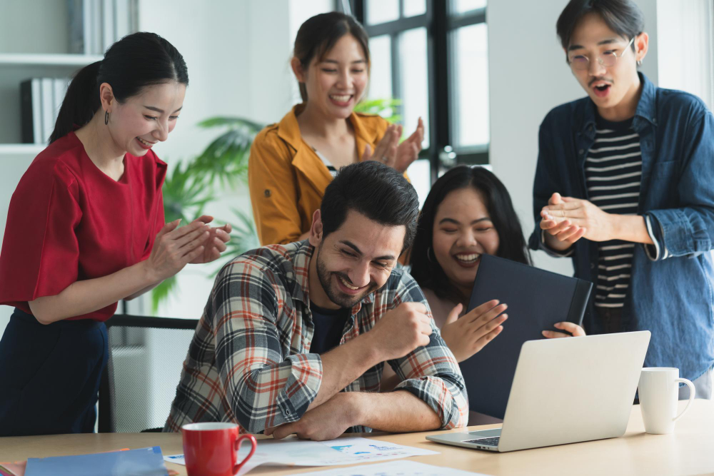 startup-business-colleagues-having-discussion-together